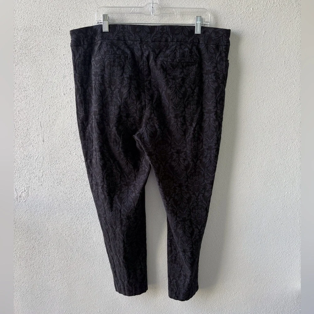 Chico’s Black Texture Floral Pull On Ankle Pant Size 18 Stretch Dressy or Casual - Picture 3 of 13